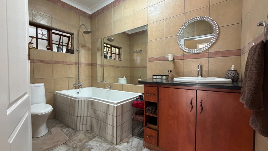 4 Bedroom Property for Sale in Oewersig North West